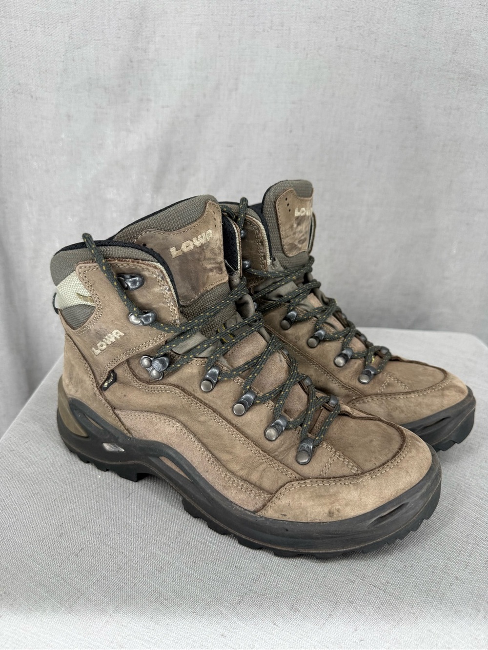 LOWA Renegade GTX Mid Hiking Boot W's 9 Brown Durable Nubuck Leather